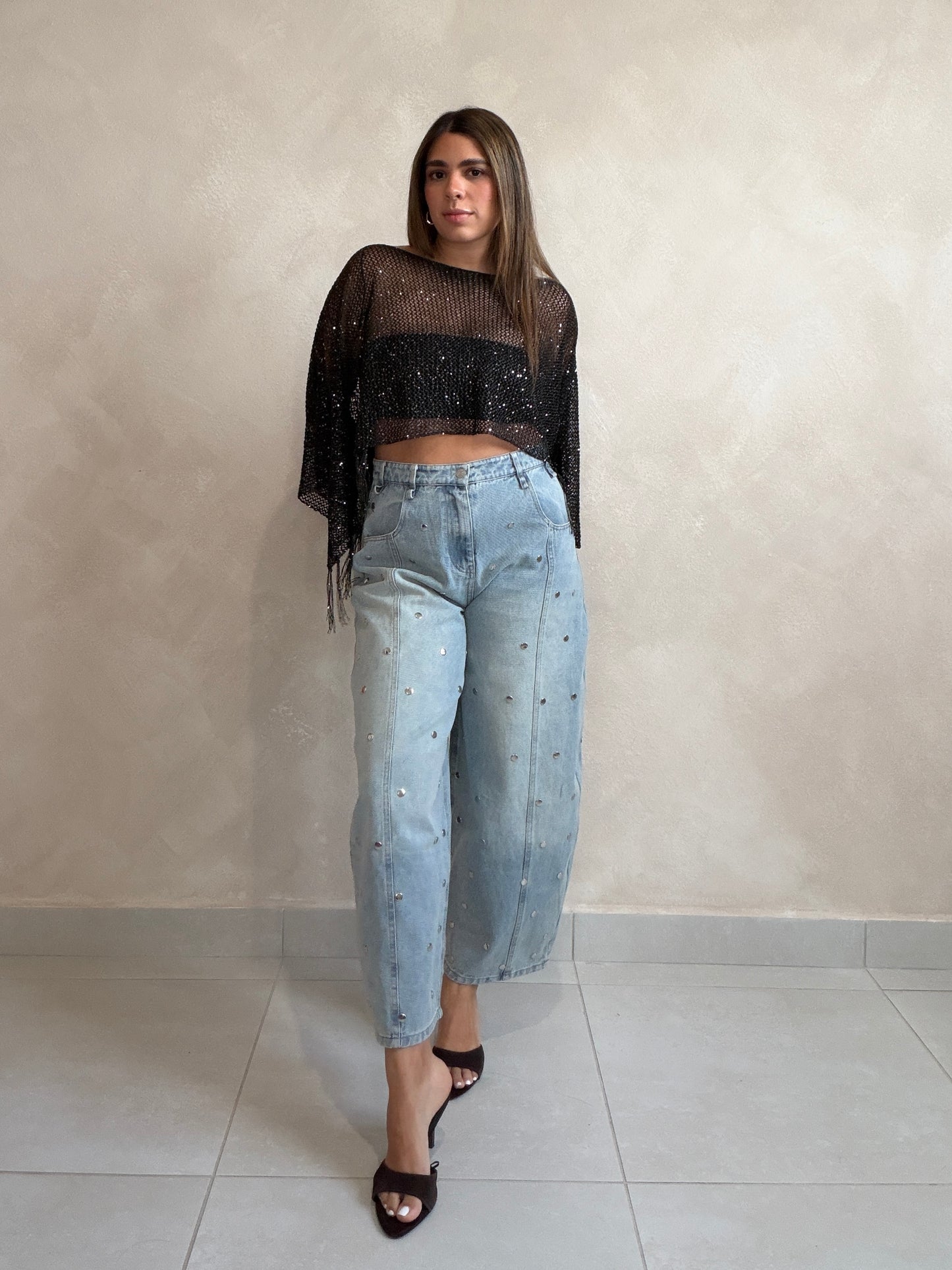 STUDDED BARREL JEANS