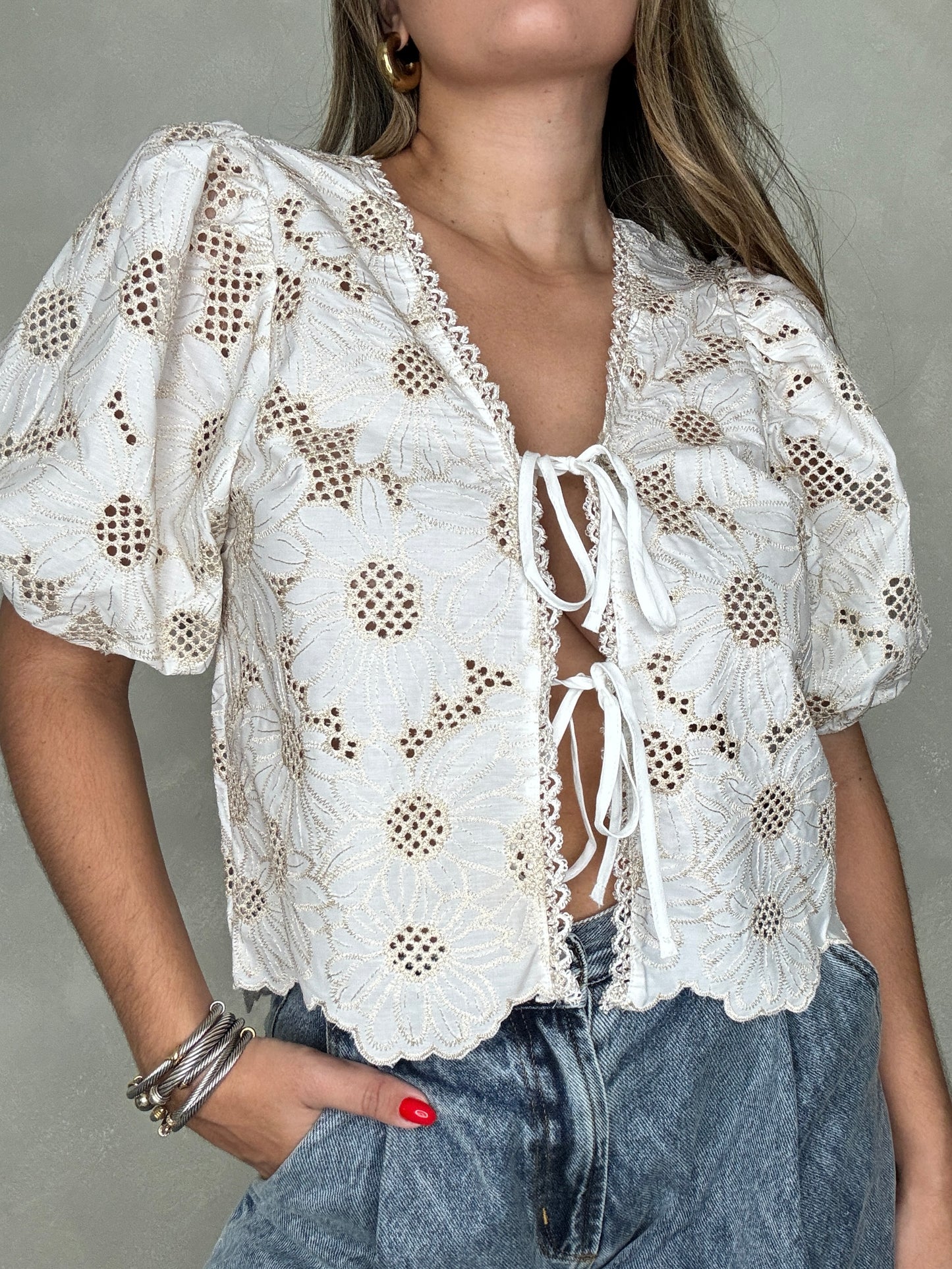 EMBROIDERED TOP